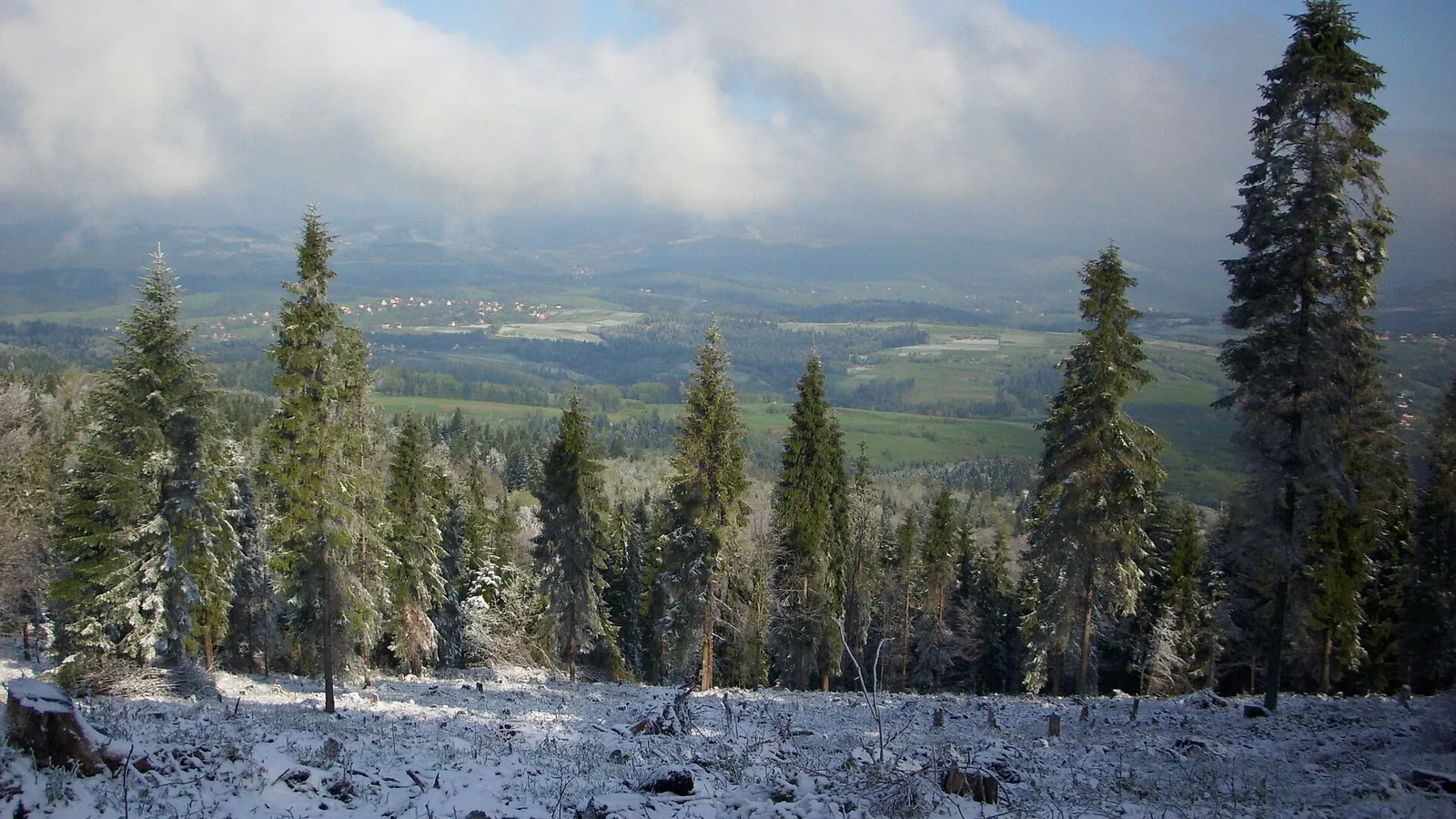 Koronka do matki bożej miłosierdzia: View from Luboń Mały mountain